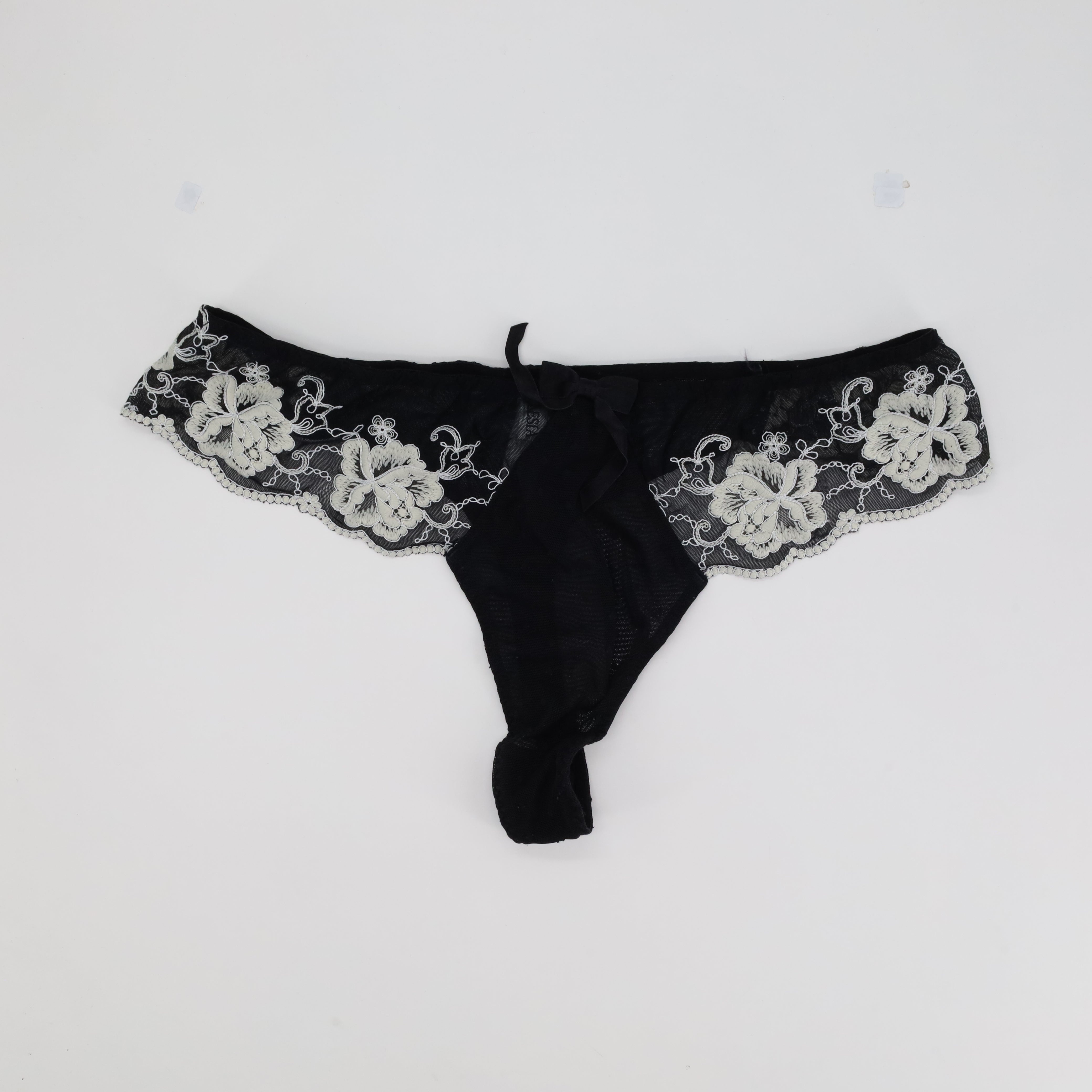String Millesia Noir