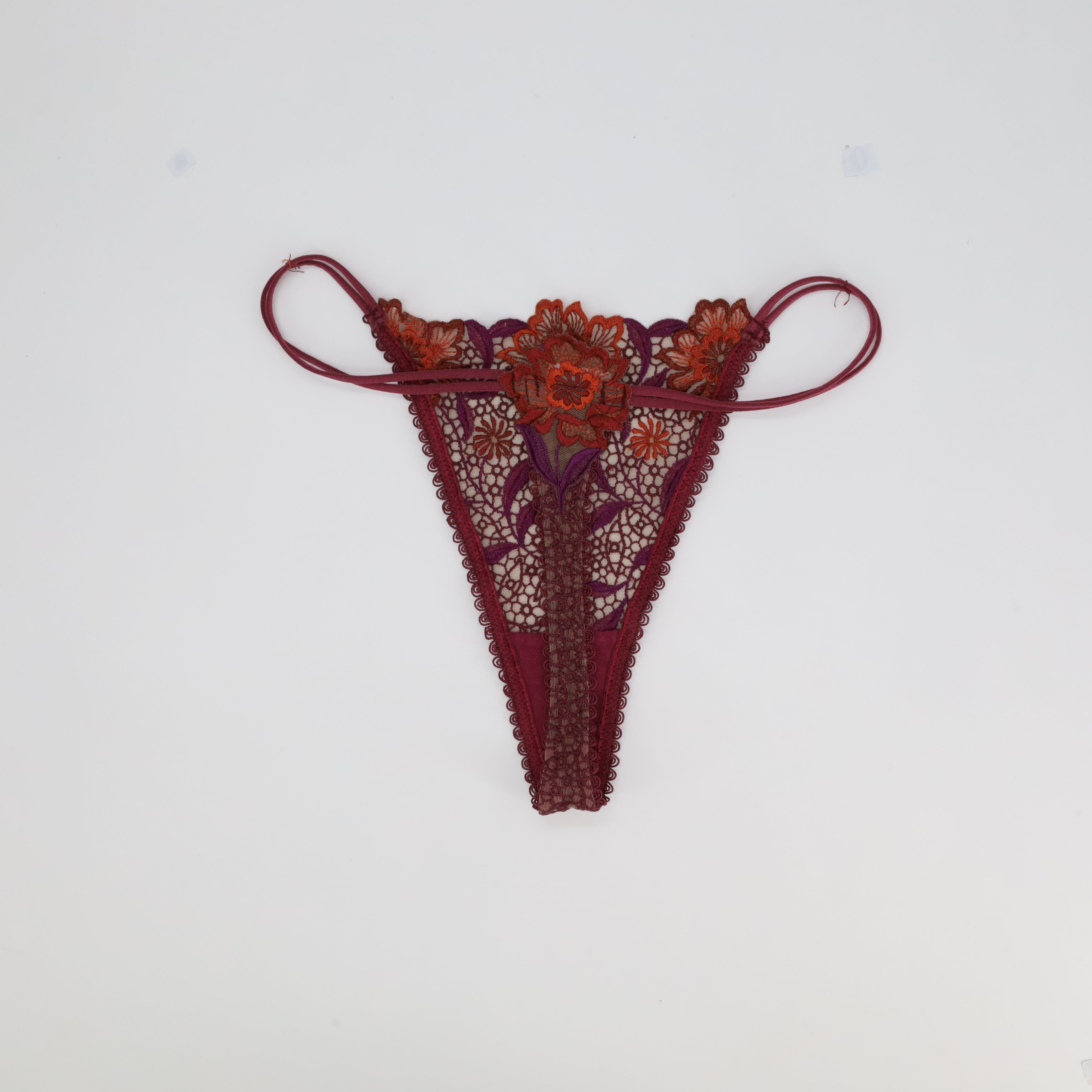 String Rien de Scandale Rouge