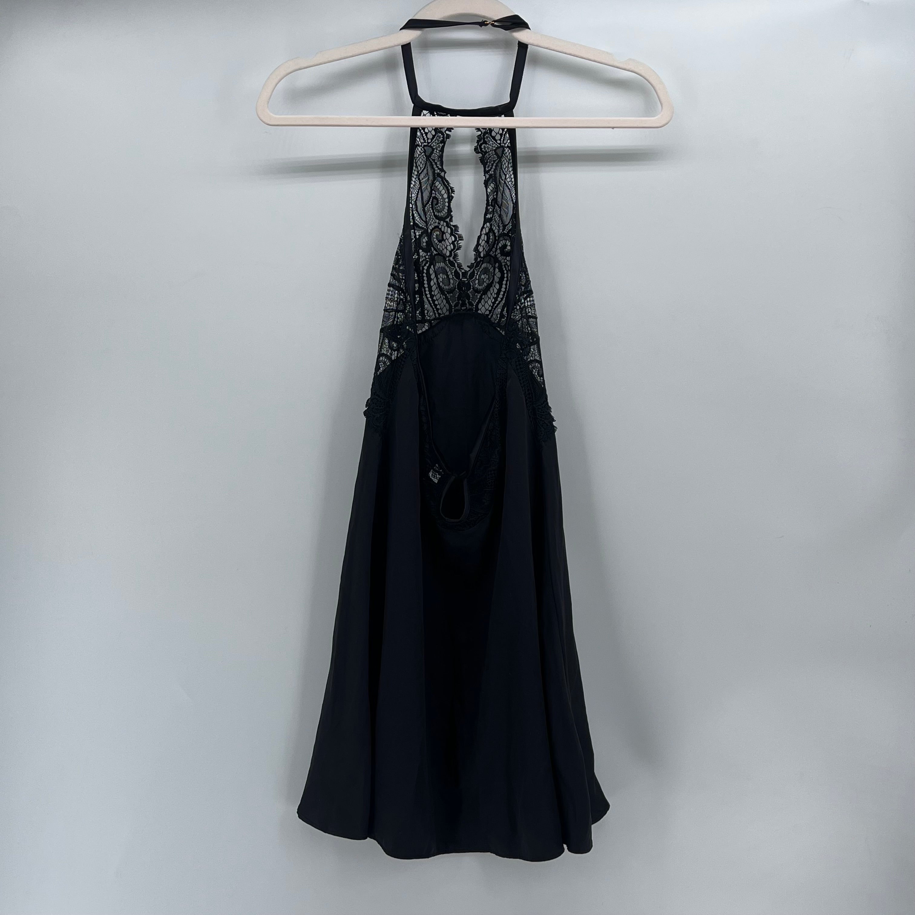 Nuisette RougeGorge Noir