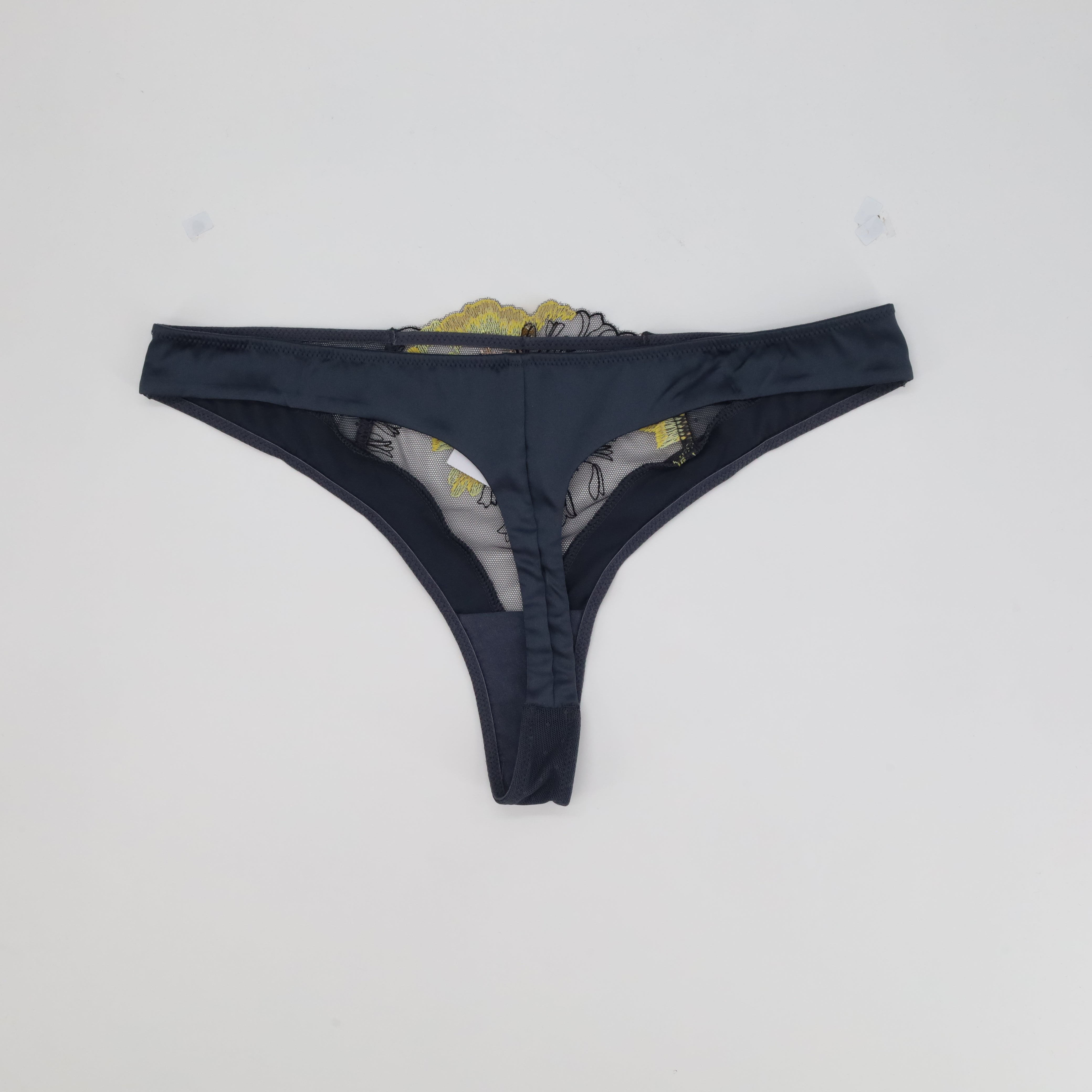 String RougeGorge Gris