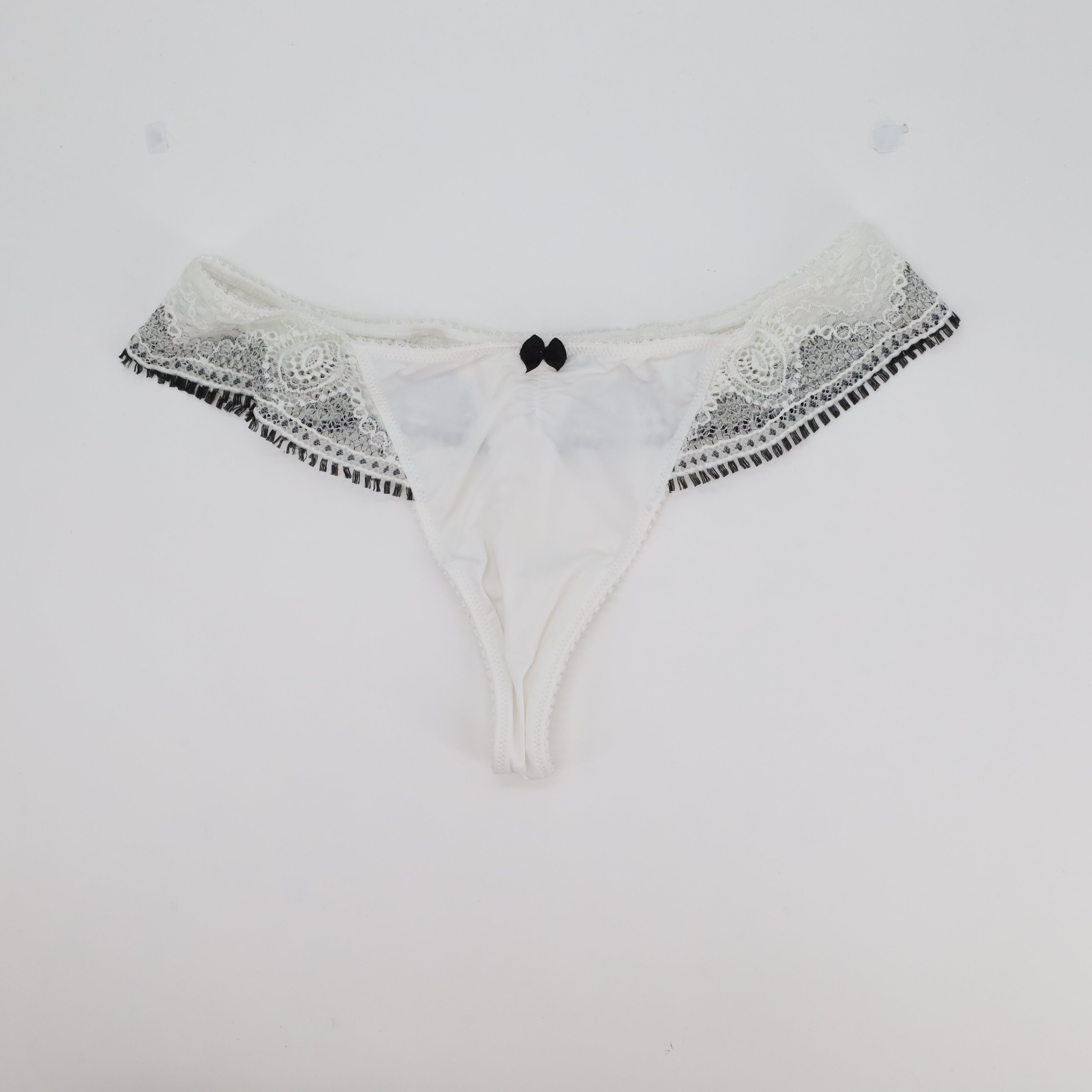 String RougeGorge Blanc