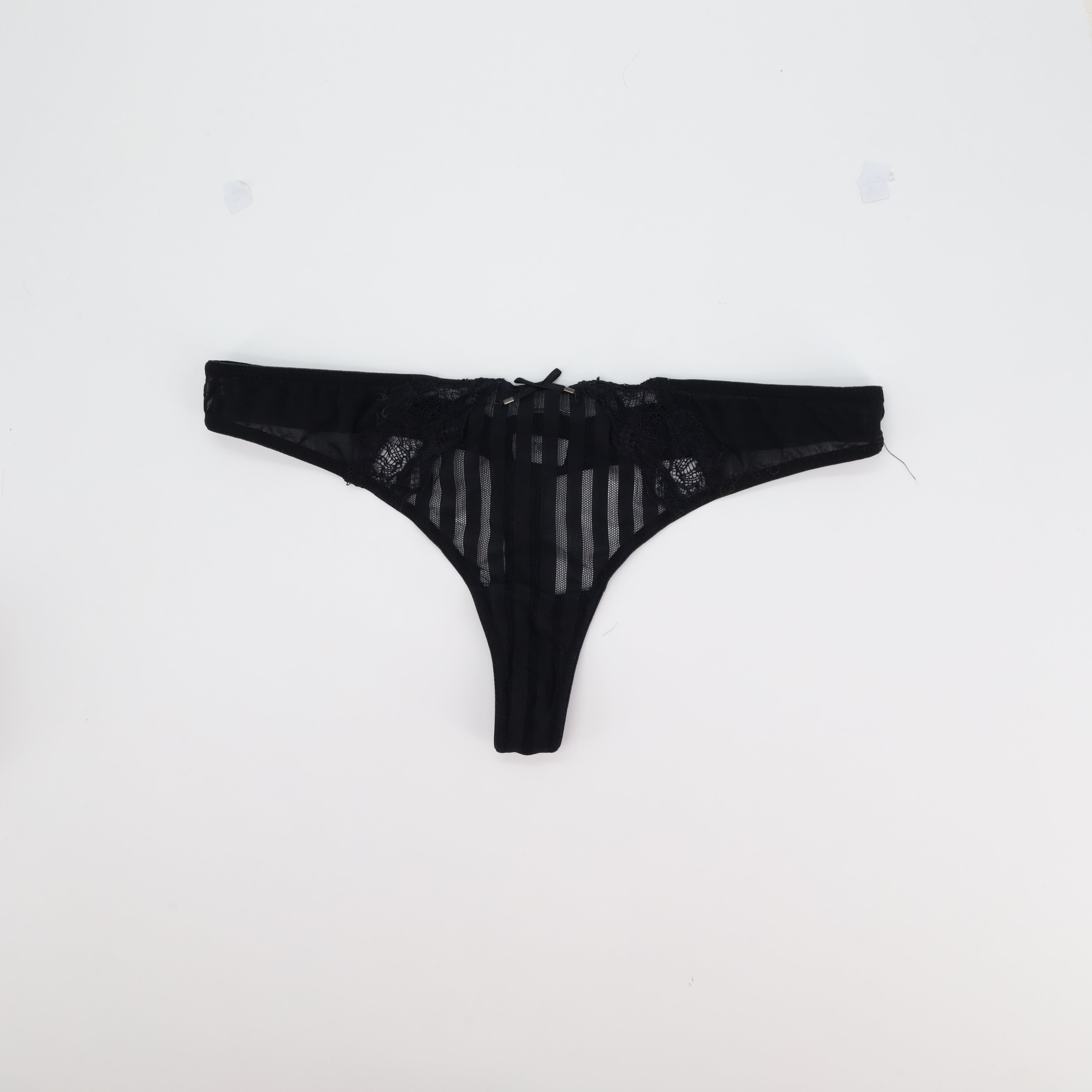 String Yamamay Noir