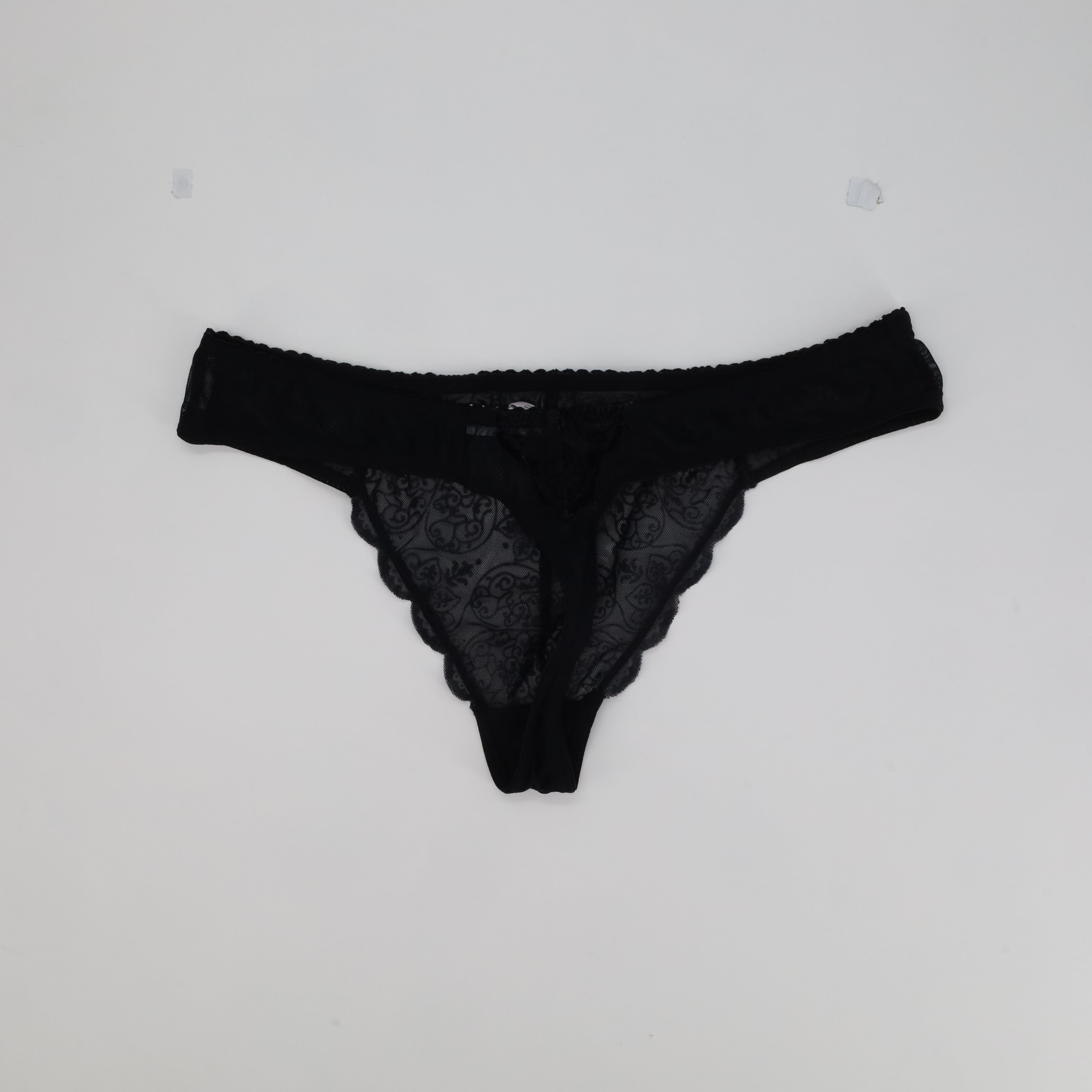 String Miss Helen Noir