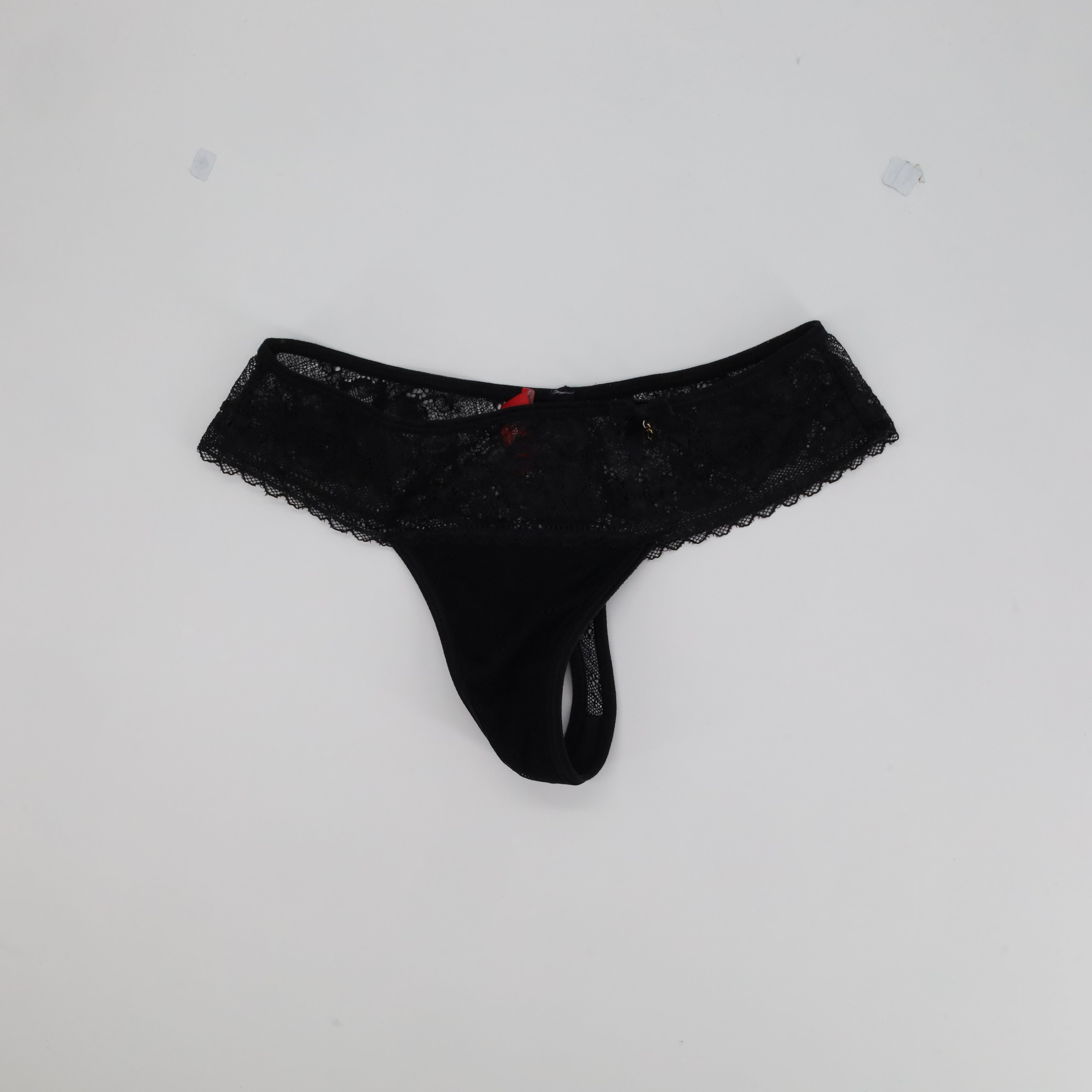 String Triumph Noir