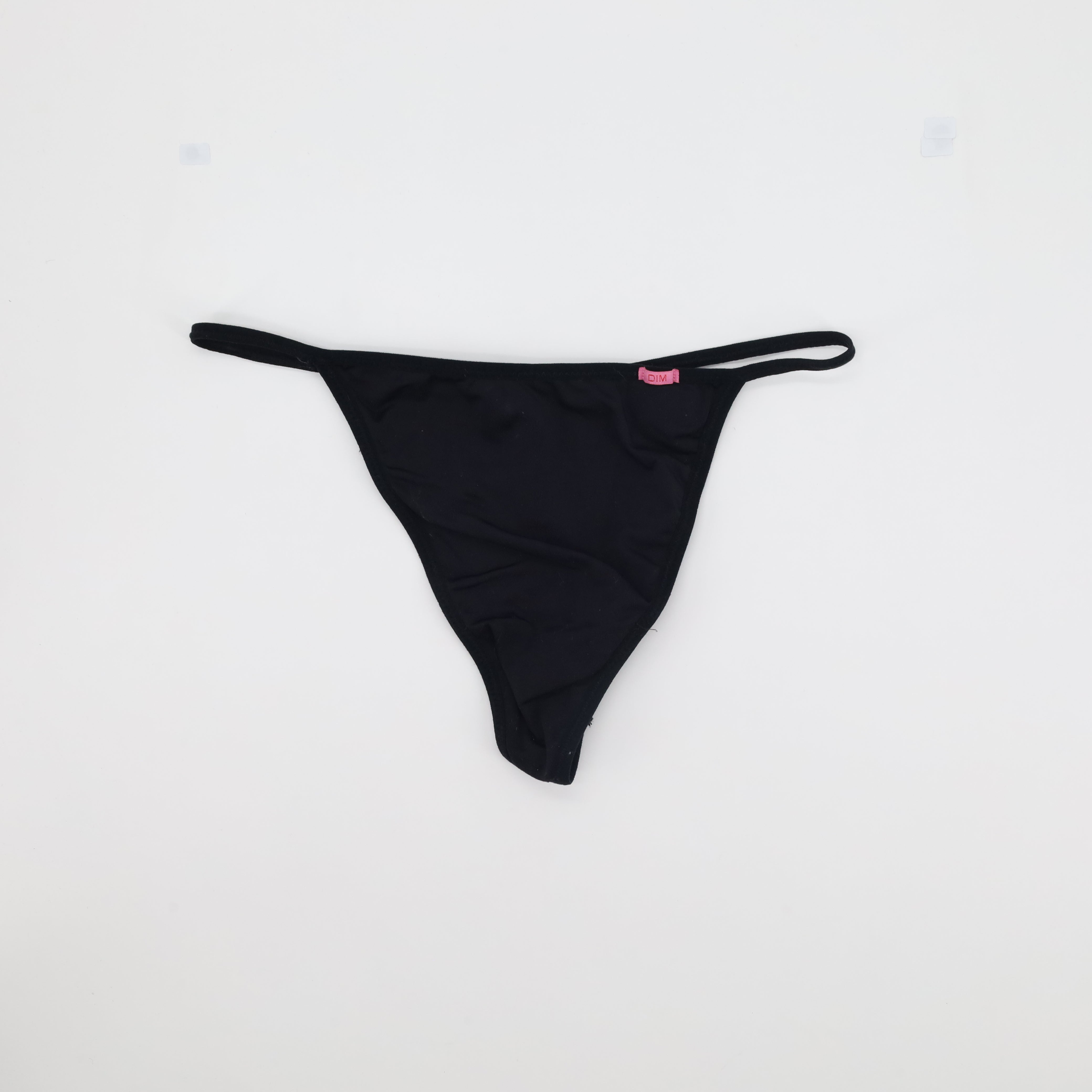 String DIM Noir