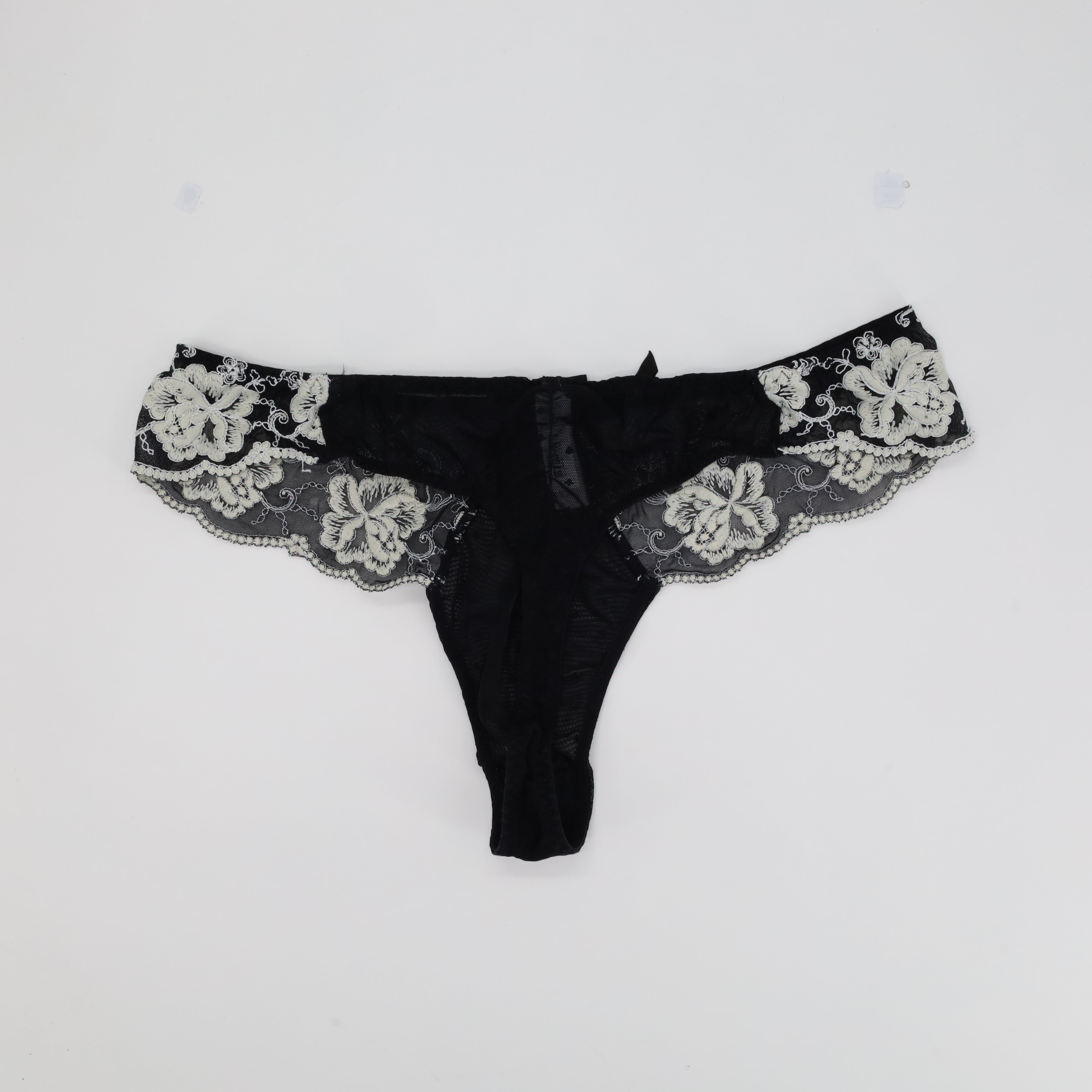 String Millesia Noir
