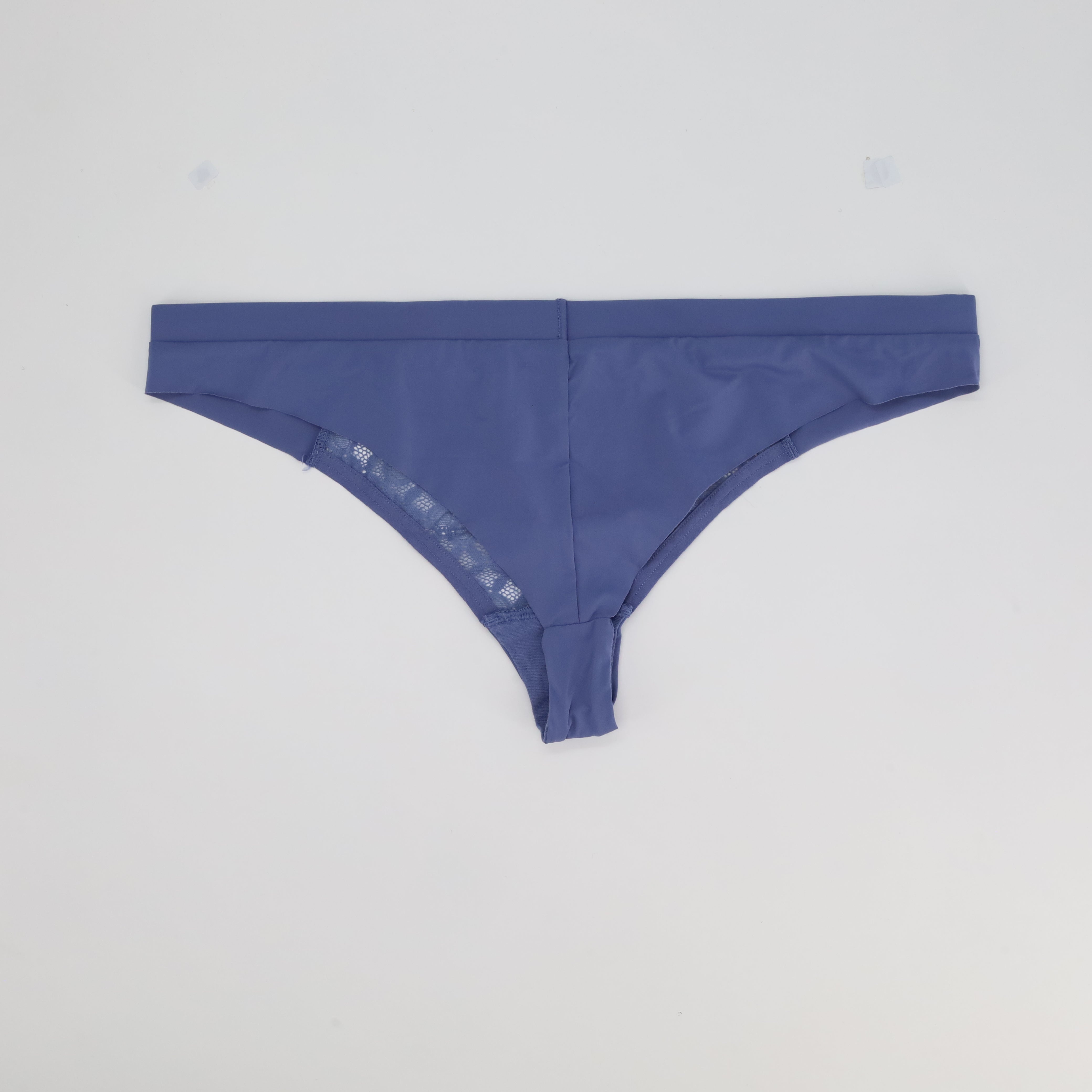 String RougeGorge Bleu