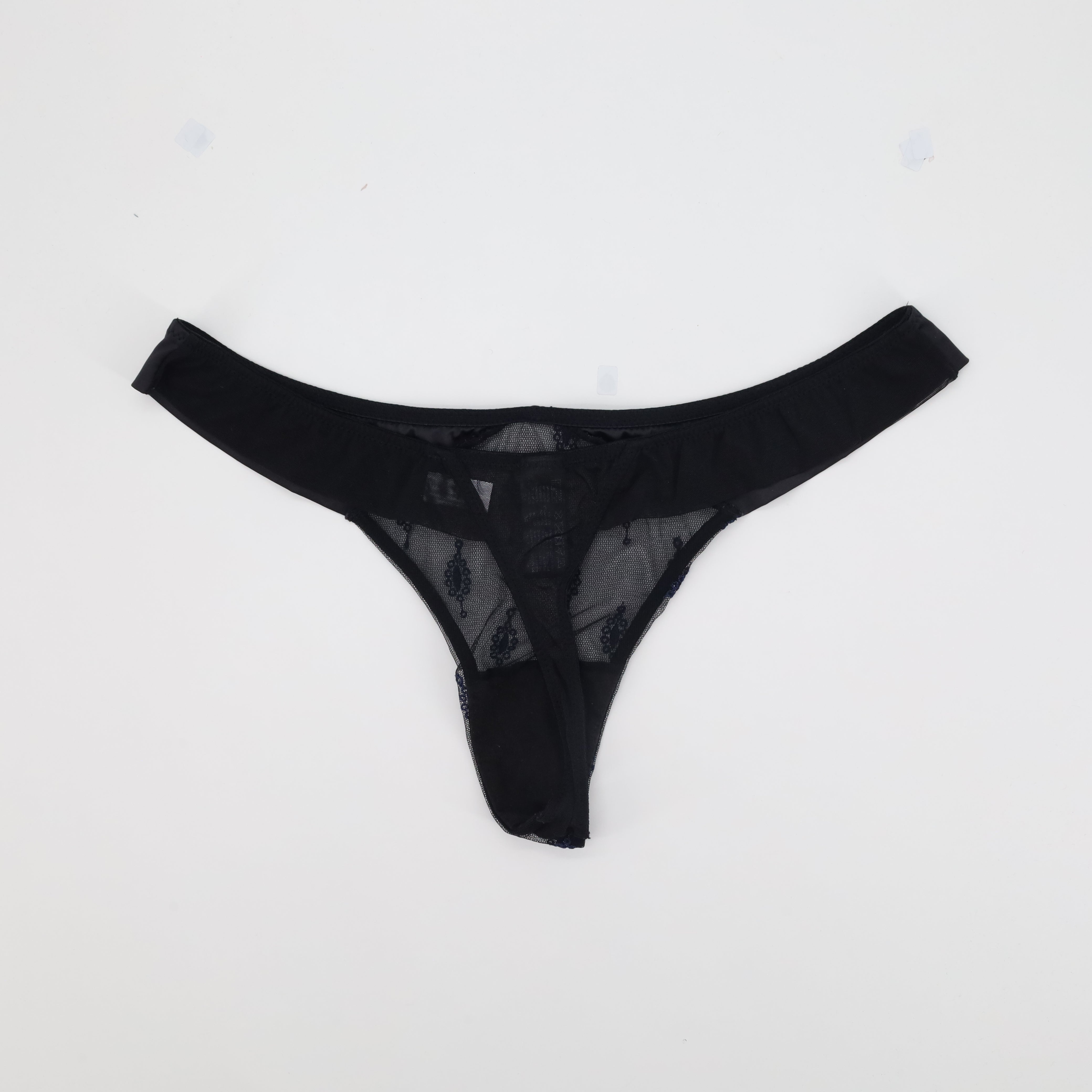 String Lovable Noir