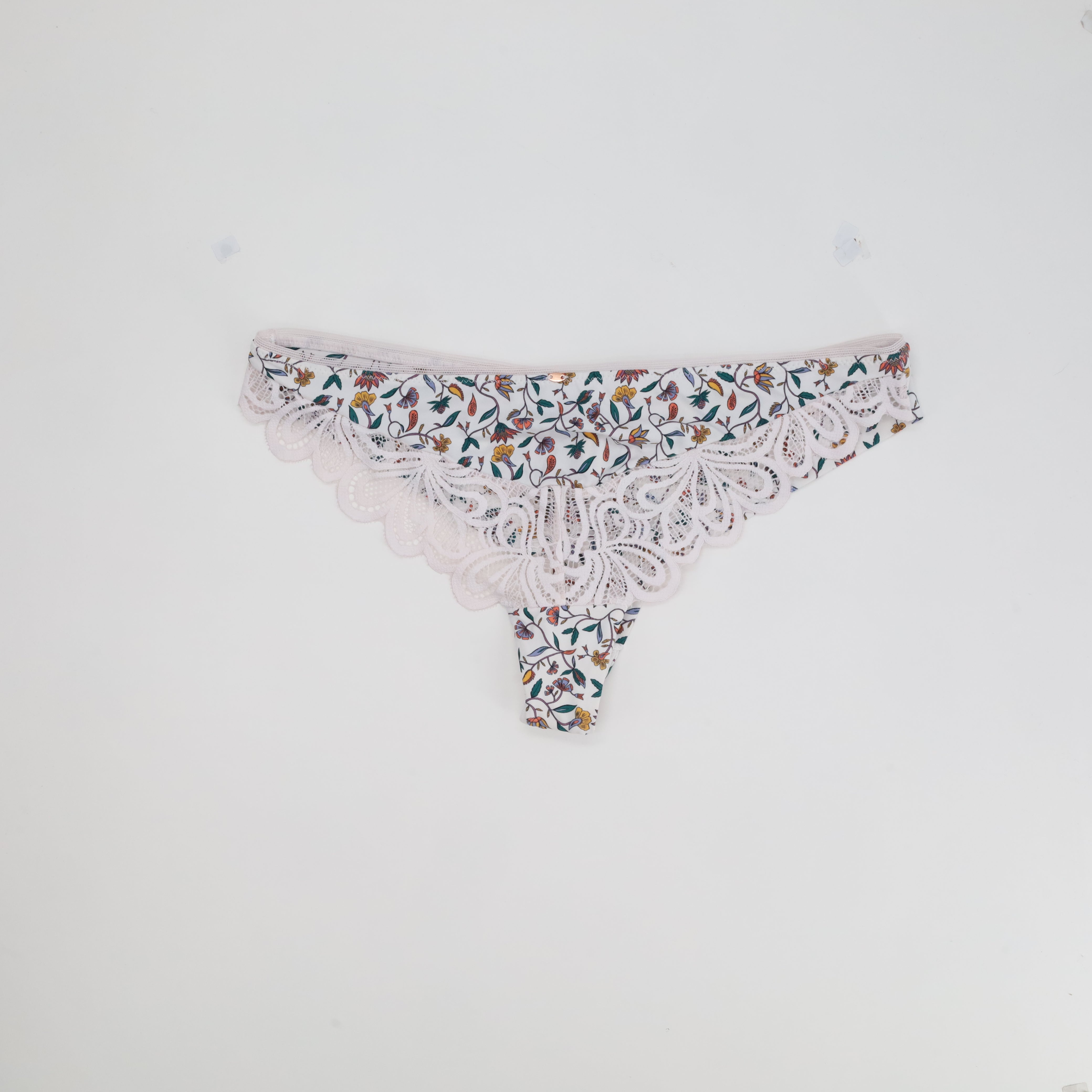 Tanga RougeGorge Blanc