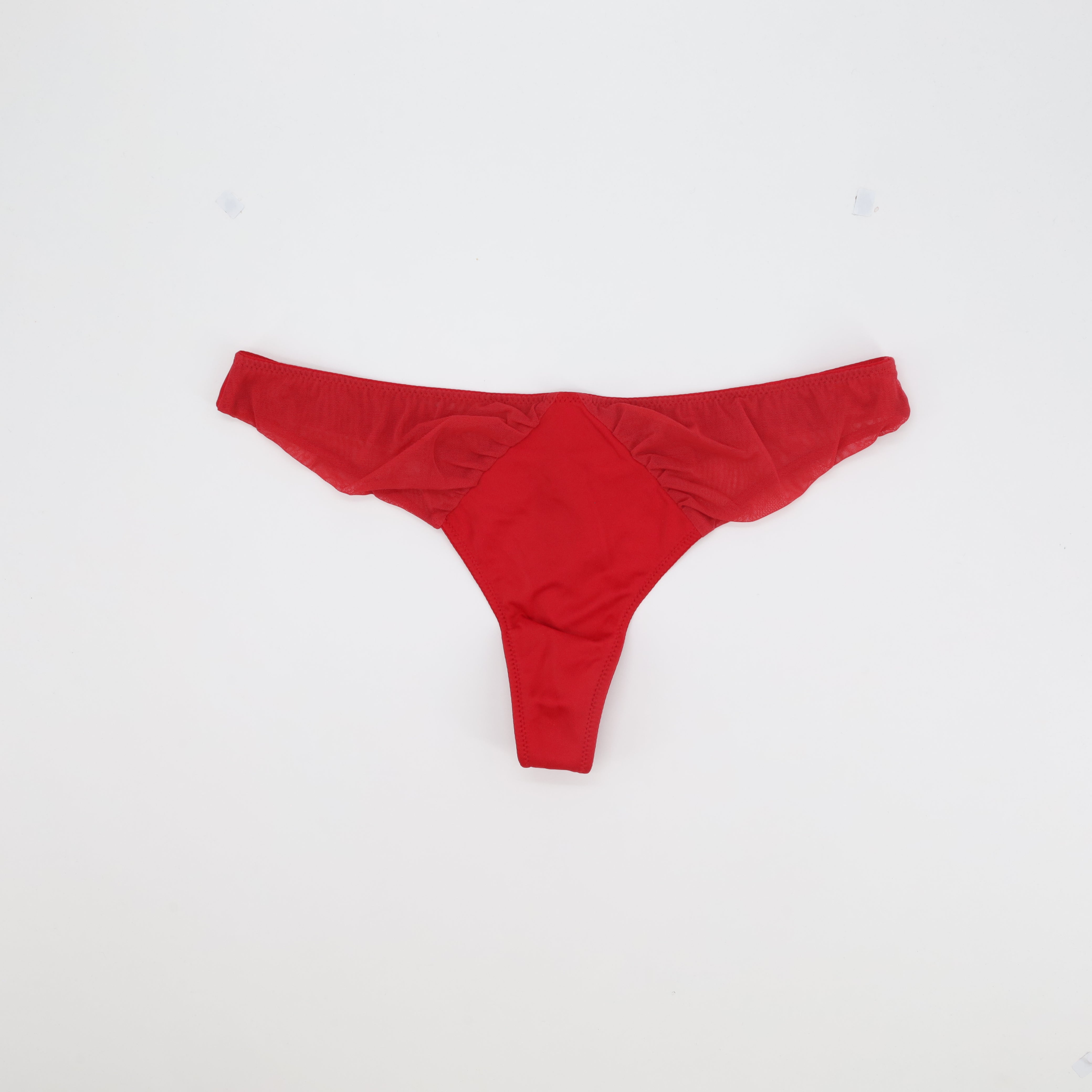 String Lovable Rouge