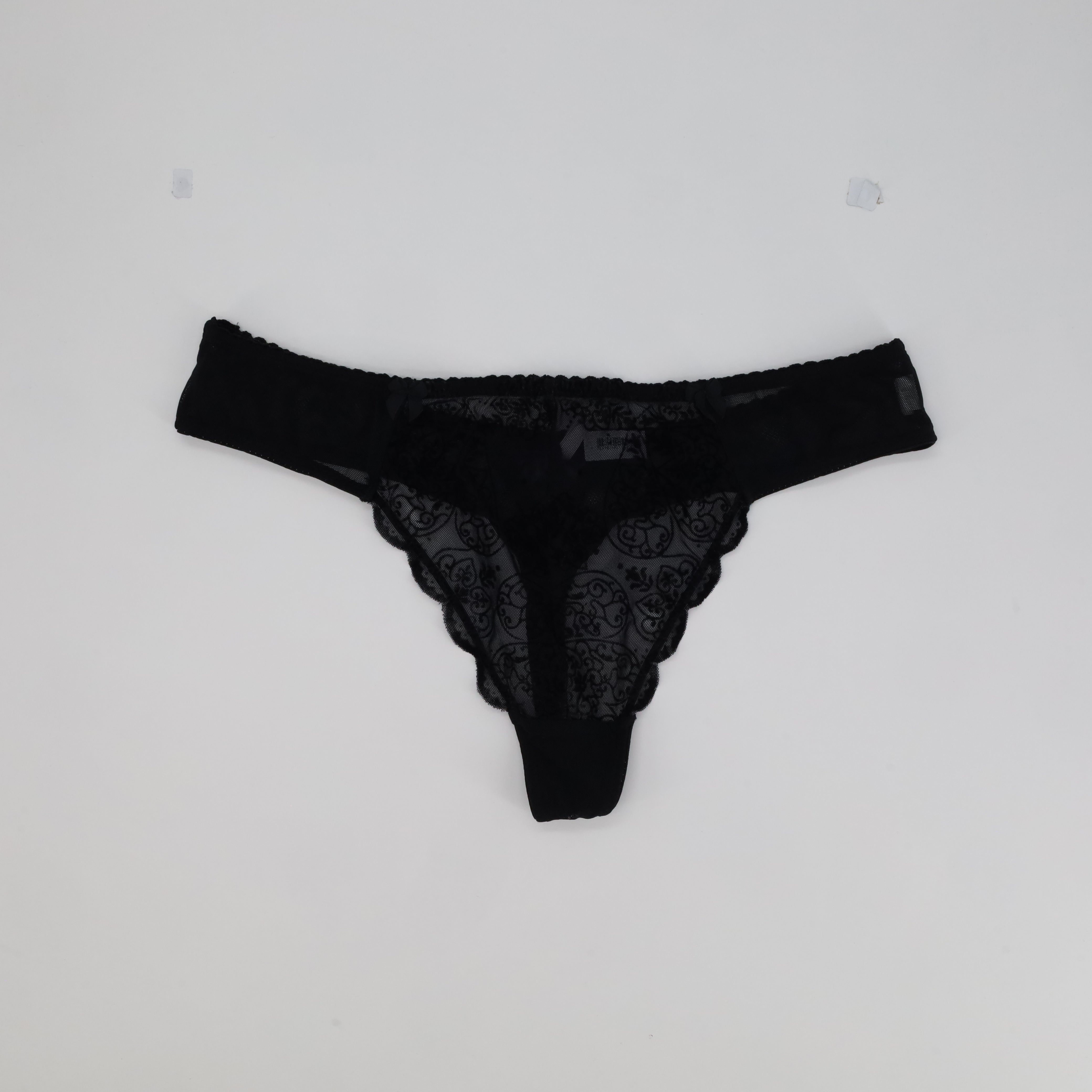 String Miss Helen Noir