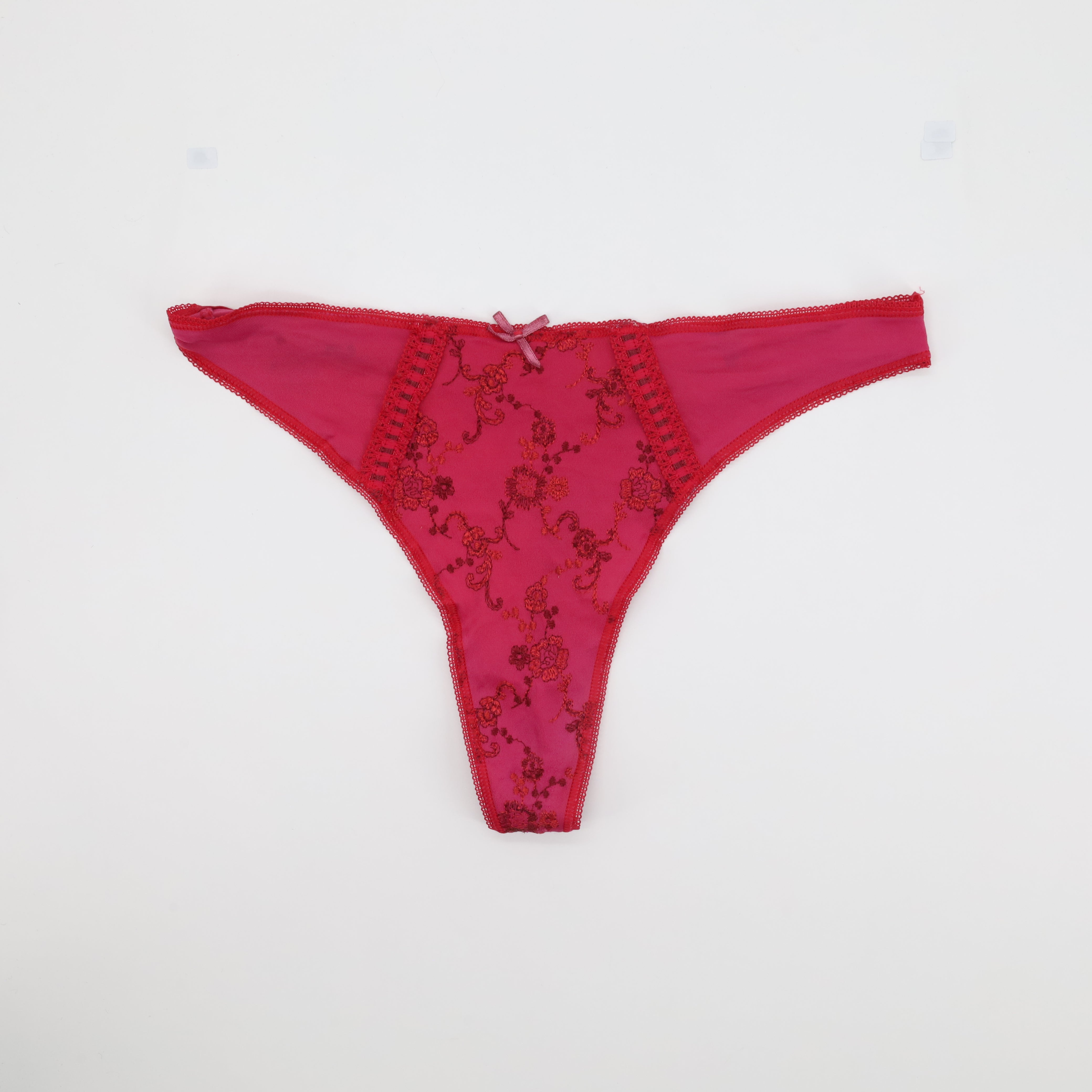 String Marque inconnue Rouge