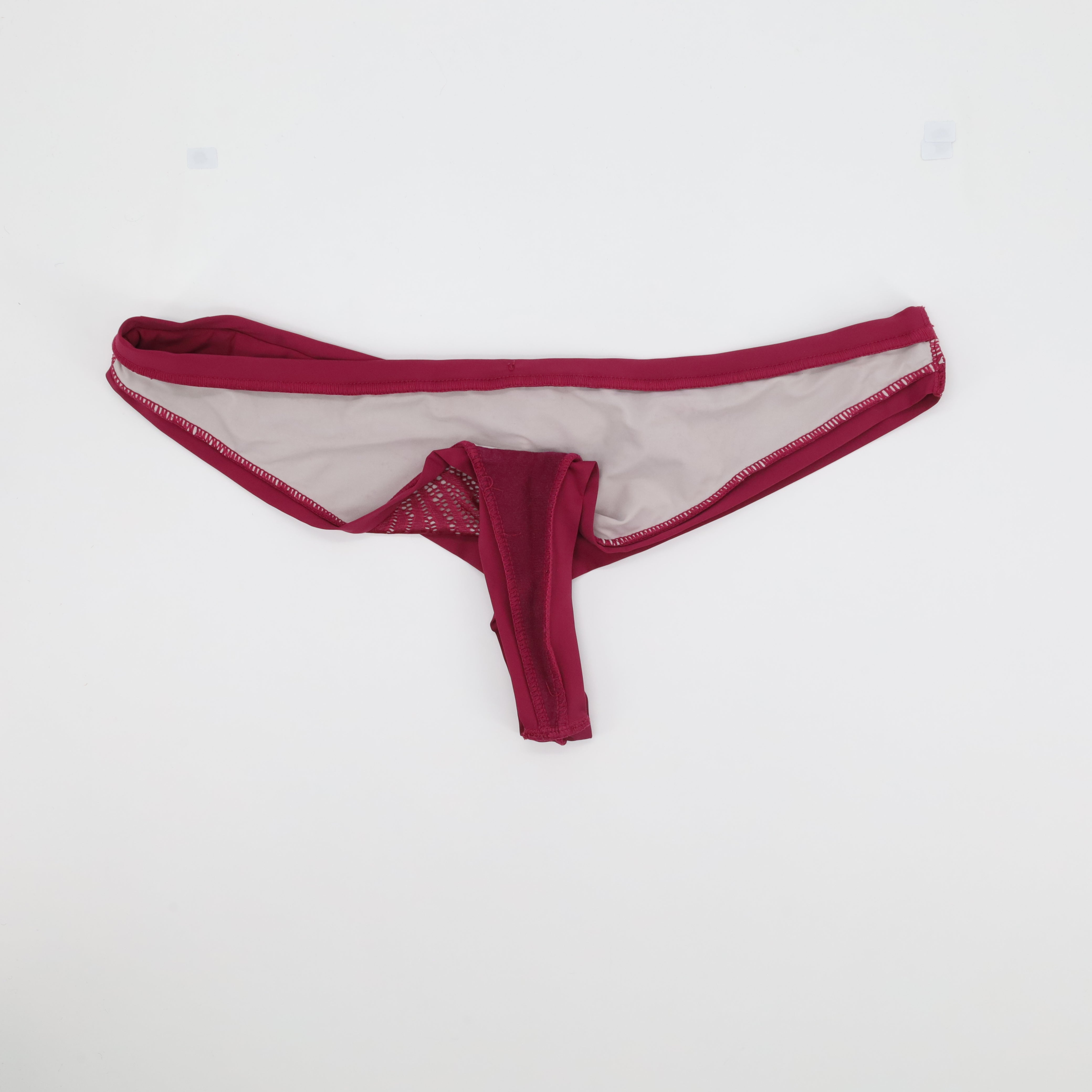 String Marque inconnue Rouge